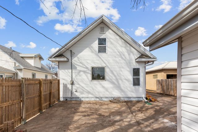 2415 AVENUE F, Council Bluffs, IA 51501