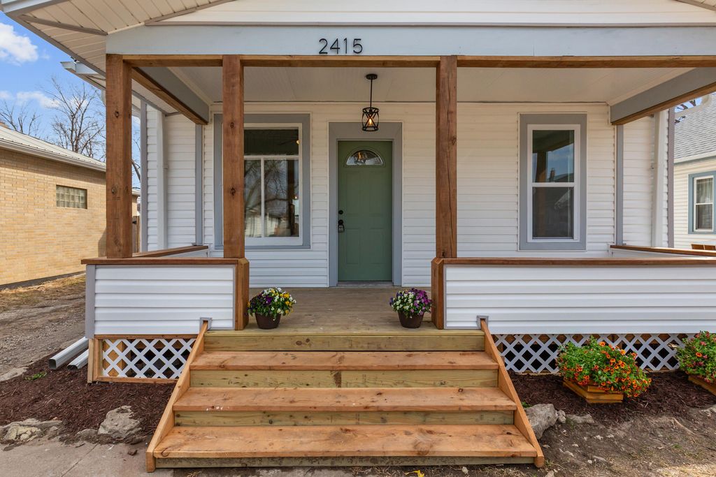 2415 AVENUE F, Council Bluffs, IA 51501