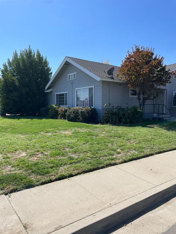 Image 1 of property listing at 780 Lake, Kingsburg, CA 93631