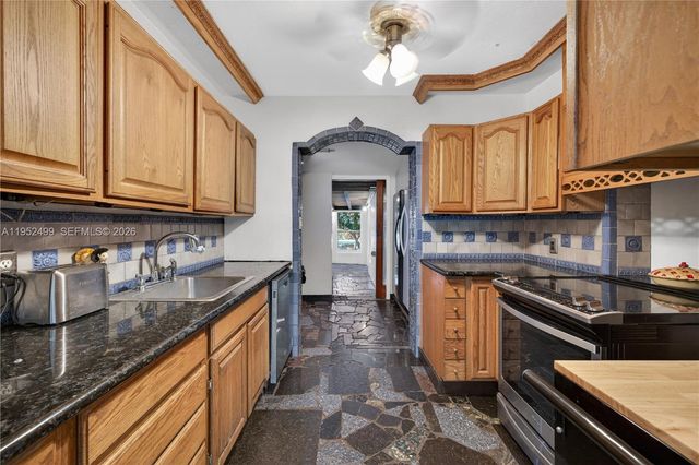 732 NW 43rd Court, Oakland Park, FL 33309