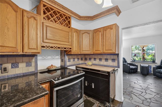 732 NW 43rd Court, Oakland Park, FL 33309