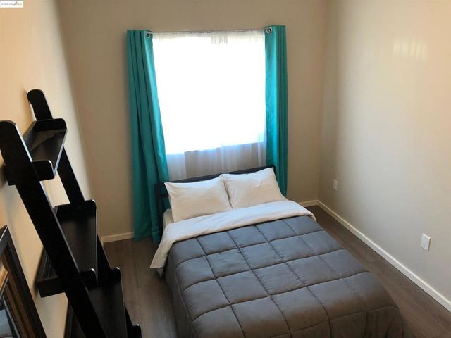 562 29th St, Oakland, CA 94605