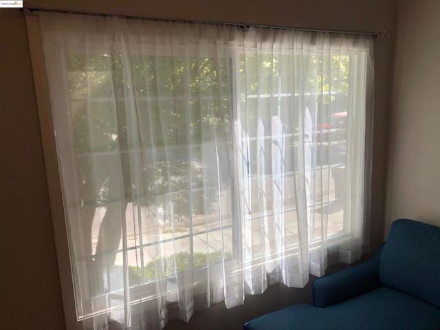 562 29th St, Oakland, CA 94605