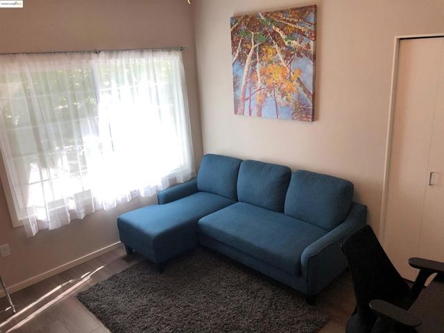 562 29th St, Oakland, CA 94605