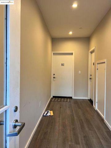 562 29th St, Oakland, CA 94605