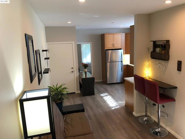 562 29th St, Oakland, CA 94605