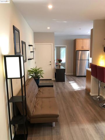 562 29th St, Oakland, CA 94605