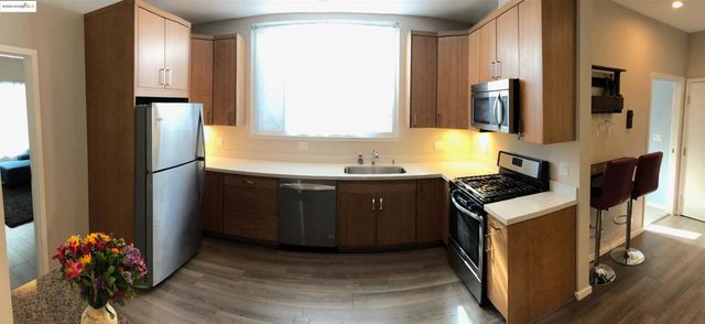 562 29th St, Oakland, CA 94605