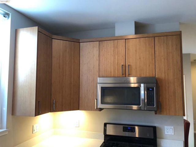 562 29th St, Oakland, CA 94605