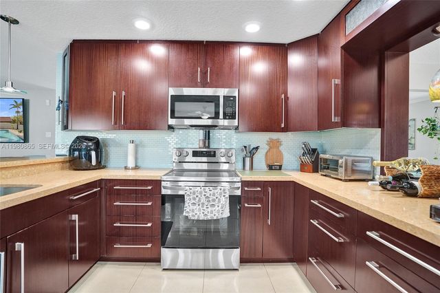 13901 Appalachian Trl, Davie, FL 33325