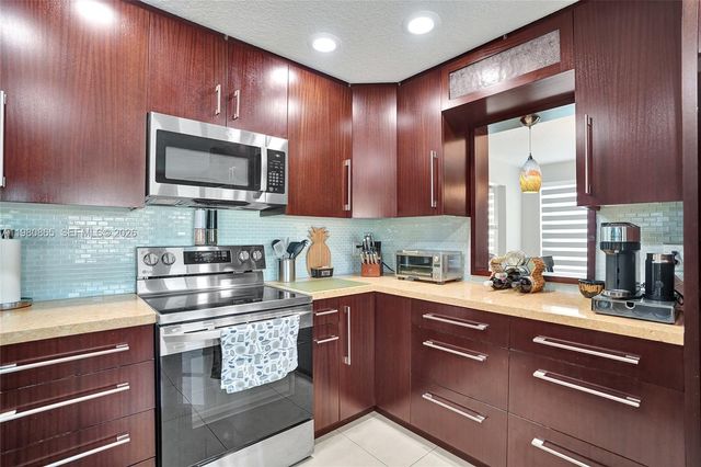 13901 Appalachian Trl, Davie, FL 33325