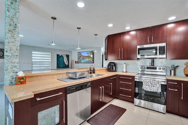 13901 Appalachian Trl, Davie, FL 33325