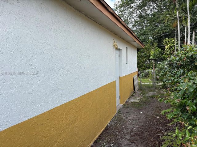 330 N 69th Way, Hollywood, FL 33024