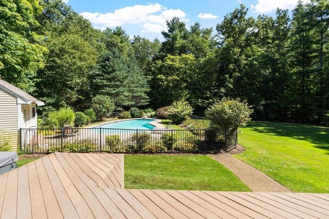 282 Blue Ridge Rd, North Andover, MA 01845