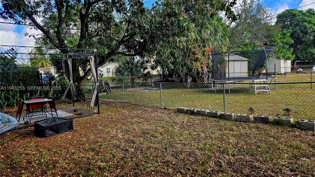 6141 SW 41st Ct, Davie, FL 33314