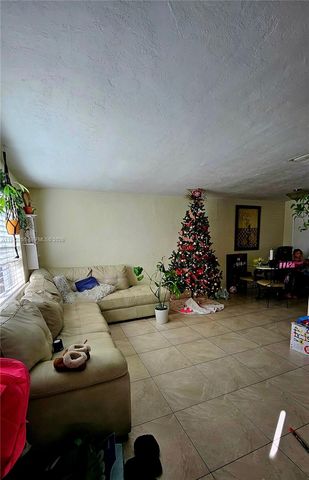 6141 SW 41st Ct, Davie, FL 33314