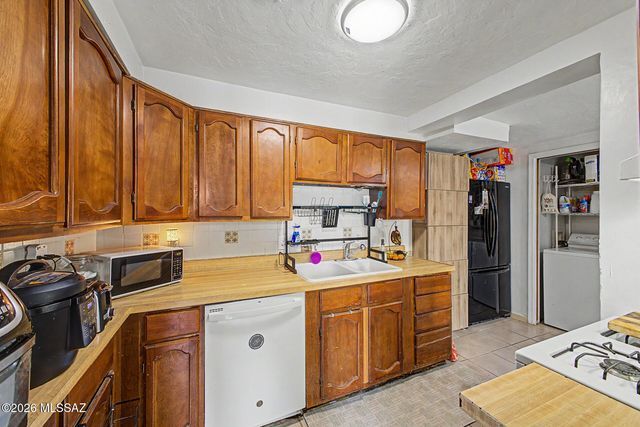 2467 N Sparkman Boulevard, Tucson, AZ 85716