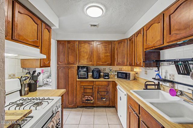 2467 N Sparkman Boulevard, Tucson, AZ 85716