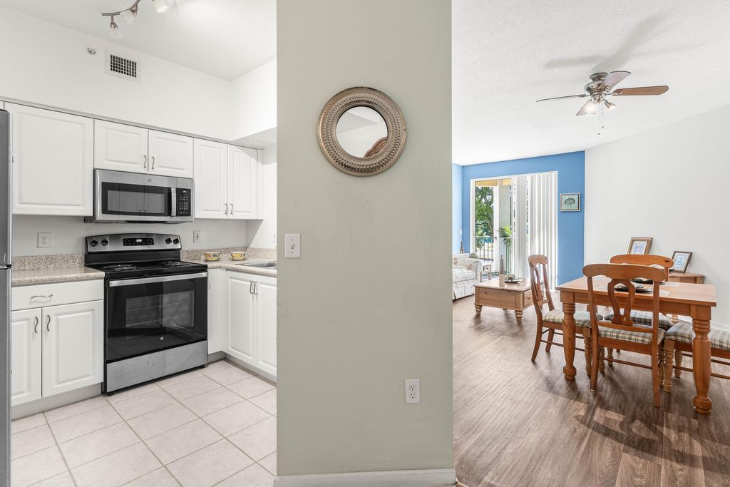 1957 BRANDYWINE Road 207, West Palm Beach, FL 33409