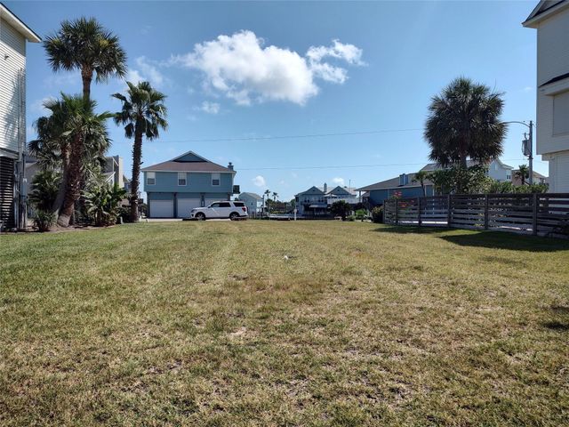 1318 Outrigger, Tiki Island, TX 77554