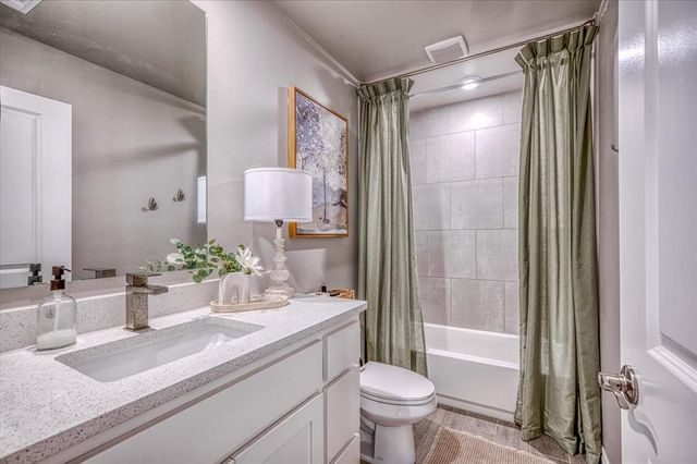 3909 Lynne Avenue, Edmond, OK 73012