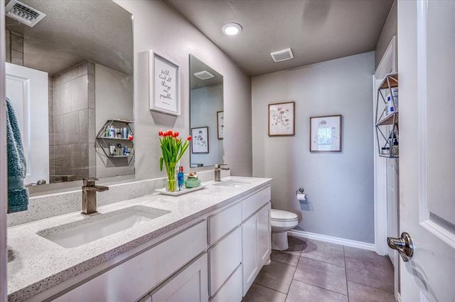 3909 Lynne Avenue, Edmond, OK 73012