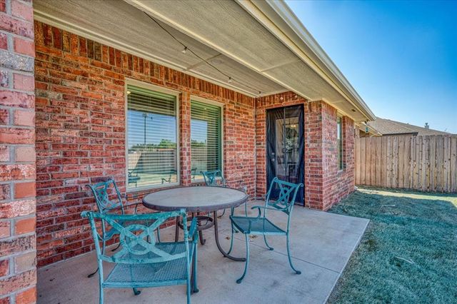3909 Lynne Avenue, Edmond, OK 73012
