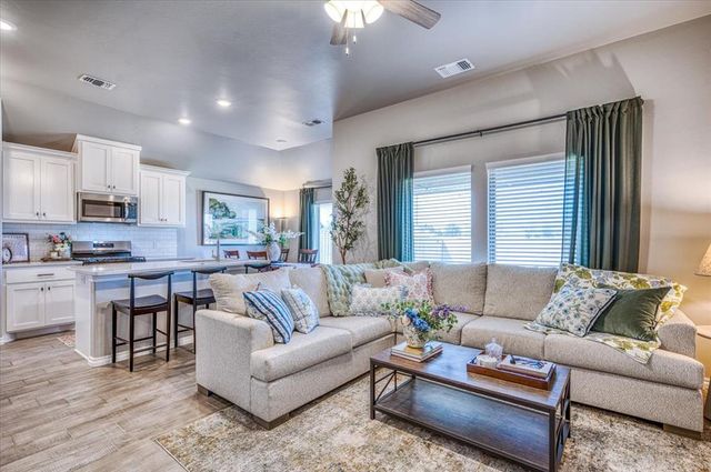 3909 Lynne Avenue, Edmond, OK 73012