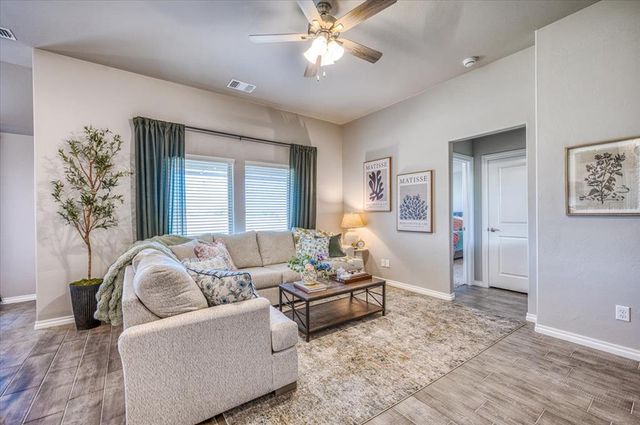 3909 Lynne Avenue, Edmond, OK 73012