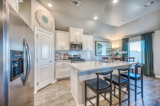 3909 Lynne Avenue, Edmond, OK 73012