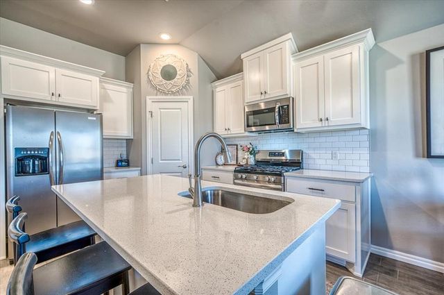 3909 Lynne Avenue, Edmond, OK 73012