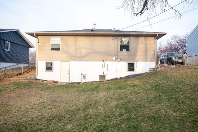 456 Mayberry Drive NW, Cedar Rapids, IA 52405