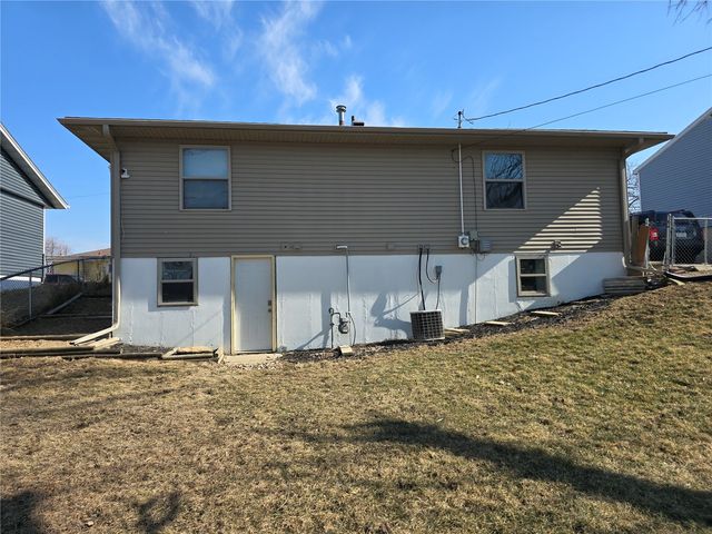 456 Mayberry Drive NW, Cedar Rapids, IA 52405