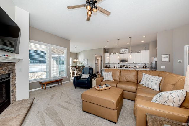 10940 Fenton Cove, Roanoke, IN 46783