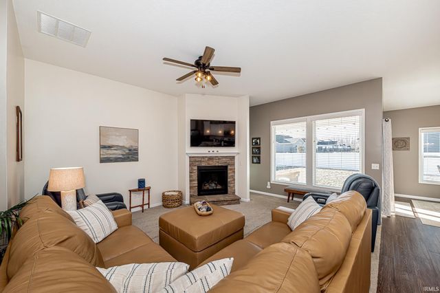 10940 Fenton Cove, Roanoke, IN 46783