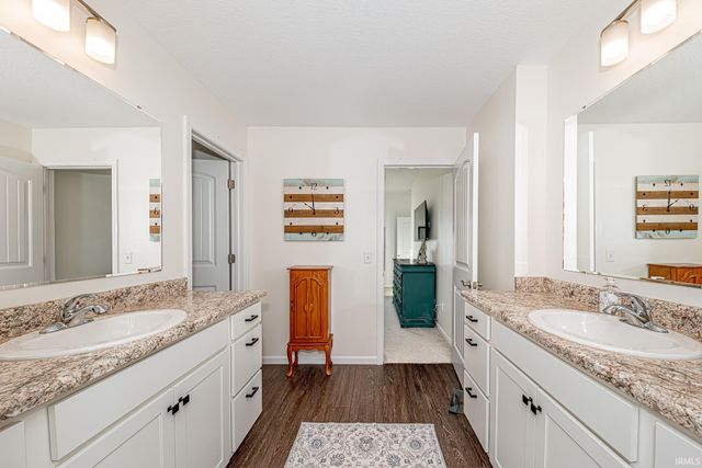 10940 Fenton Cove, Roanoke, IN 46783