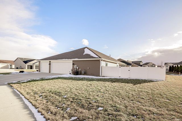 10940 Fenton Cove, Roanoke, IN 46783
