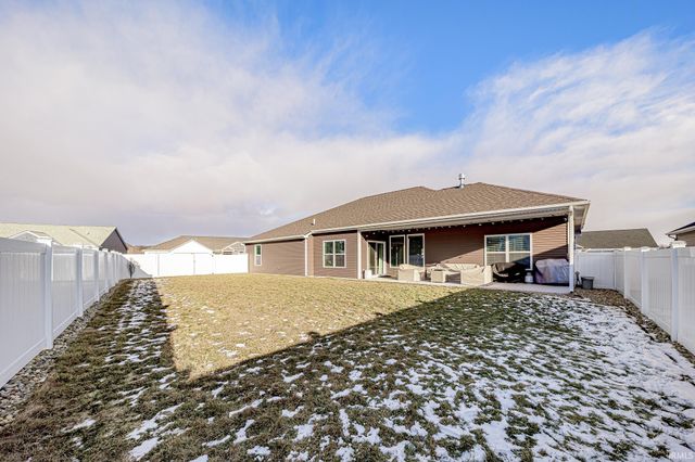 10940 Fenton Cove, Roanoke, IN 46783