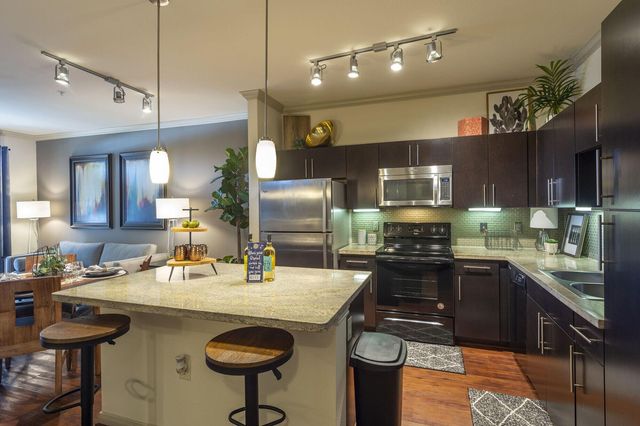 8877 Lakes At 610 Drive 123, Houston, TX 77054