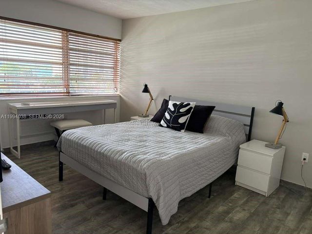 220 Kings Point Dr 506, Sunny Isles Beach, FL 33160