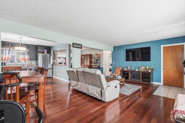 626 W Crescent Drive, Carlisle, OH 45005