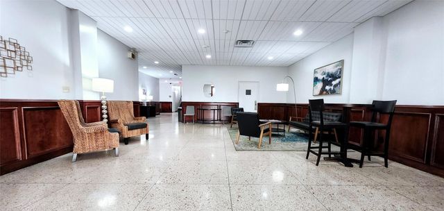 1800 Lavaca ST 102, Austin, TX 78701