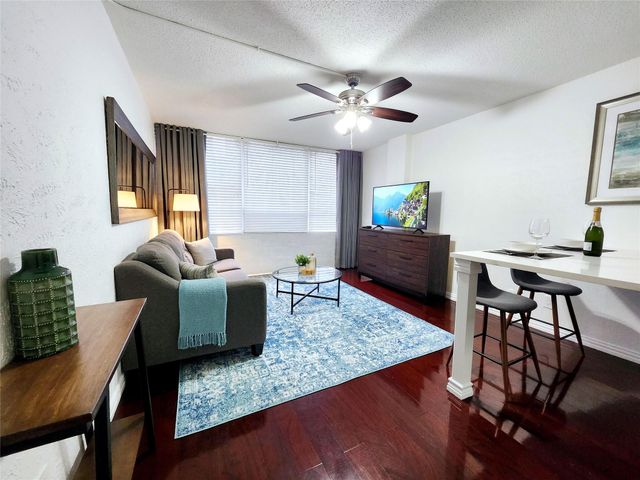 1800 Lavaca ST 102, Austin, TX 78701