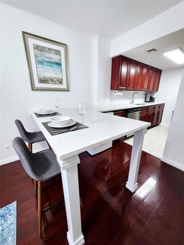 1800 Lavaca ST 102, Austin, TX 78701