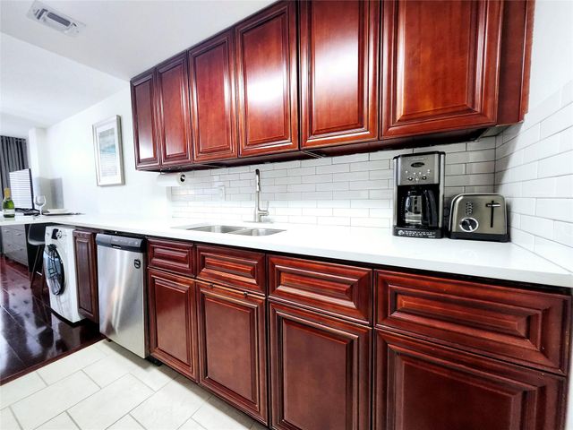 1800 Lavaca ST 102, Austin, TX 78701