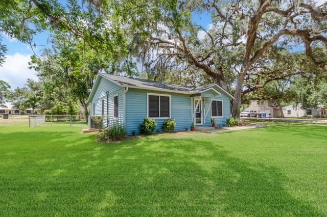 706 E New York Street, Brazoria, TX 77422