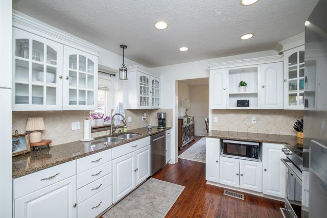 2831 N Tallgrass St, Wichita, KS 67226