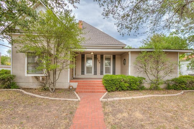 704 N Broadway Street, Ballinger, TX 76821