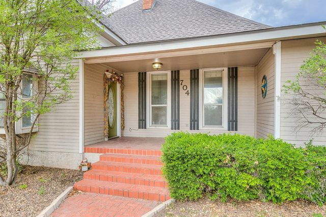 704 N Broadway Street, Ballinger, TX 76821