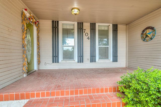 704 N Broadway Street, Ballinger, TX 76821